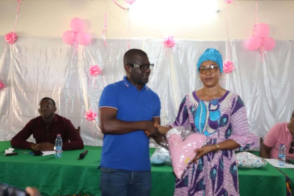 Togo: Leman-Togo fait un don de 150 coussins cœur pour soutenir les patientes atteintes du cancer du sein